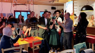 Gibt es wieder einen grünen Ministerpräsidenten? Die Grünen in Lauda freuen sich. 