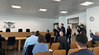 Das Verwaltungsgericht Stuttgart entscheidet über die Mögliche Abschiebung des sogenannten Wollhaus-Rasers. Der heute 24-Jährige wurde unter anderem wegen Mordes verurteilt.