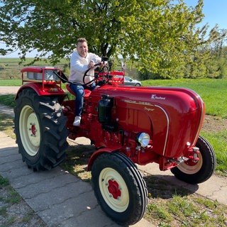 "Micha von der Rampe" auf seinem Traktor