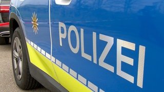 Die Polizei ermittelt zum Tod einer Frau aus Großrinderfeld. Ihr Mann soll sie tödlich verletzt haben und ist nun in Untersuchungshaft.