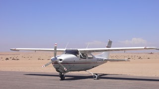 In einer solchen Maschine vom Typ Cessna 210 ist die Bad Rappenauer (Kreis Heilbronn) Familie Lohmiller in Namibia tödlich verunglückt. (Symbolbild)