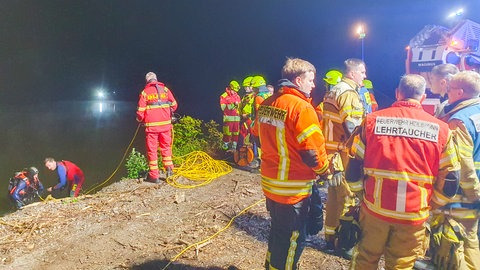 Einsatz am Neckar in Bad Rappenau: In der Nacht ist ein Auto an der Stelle im Neckar versunken.