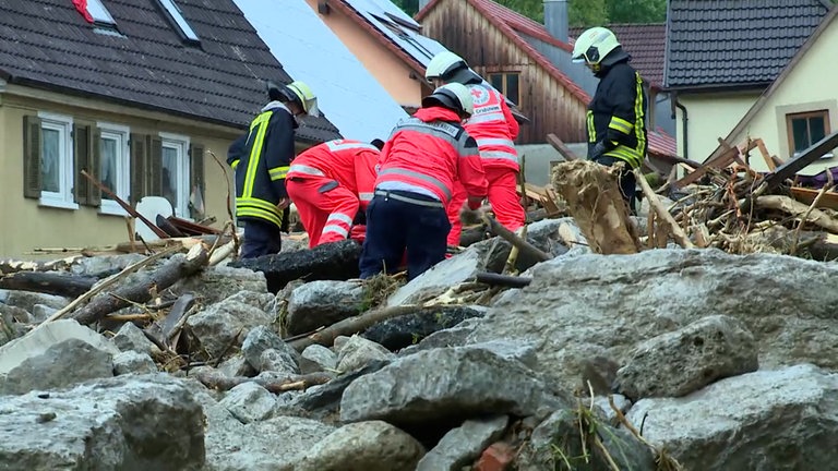 Schlamm, Wasser und Geröll wurden 2016 nach Braunsbach (Kreis Schwäbisch Hall) ins Tal gespült. Ein Geröllschutz soll das künftig verhindern. (Archiv)