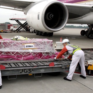 Überführung eines Toten via Flugzeug (Symbolbild)