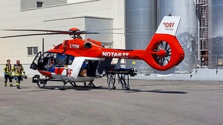Arbeitsunfall in Bad Wimpfen: Der lebensgefährlich verletzte Mann musste mit dem Rettungshubschrauber in die Klinik gebracht werden.