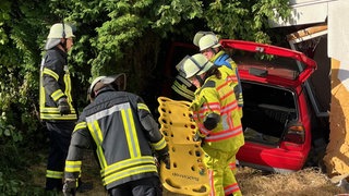 Unfall in Schwaigern: 86-Jährige rast mit Auto in Hauswand. 