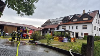 In Großrinderfeld hat ein Blitzeinschlag für einen Brand in einer Scheune gesorgt. 