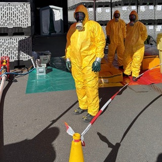 In Assamstadt (Main-Tauber-Kreis) ist es am 25. September zu einem Gefahrgutunfall gekommen. 200 Liter Salzsäure sind auf dem Gelände der Firma Magna ausgelaufen.