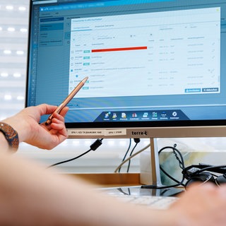 Seit dem 1. Oktober 2025 ist die elektronische Patientenakte (ePA) für Arztpraxen, Kliniken und Apotheken verpflichtend. Die anfänglichen Probleme scheinen ein Jahr später kein Thema mehr sein. (Symbolbild)