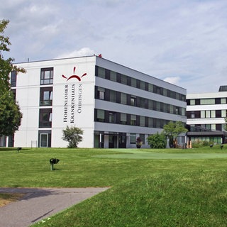 Teile des Hohenloher MVZ sollen geschlossen werden. Die waren zum Teil noch im alten Hohenloher Krankenhaus untergebracht. (Archiv)