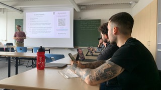 ChatGPT und KI: An einer Schule in Gernsbach soll ein Workshop die Schüler über die Nutzung aufklären.