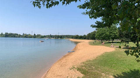 Ein Platz für Sonnenanbeter und Wasserfreunde: der Hardtsee bei Ubstadt-Weiher