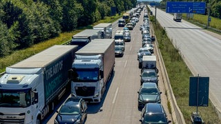 Kilometerlanger Stau nach drei Unfällen auf der A5 zwischen Bruchsal und Kronau