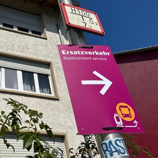 Wegen der Sperrung der Strecke der Rheintalbahn und dem Schienenersatzverkehr gab es in der Niederwaldstraße am Bahnhof Rastatt viel Chaos.