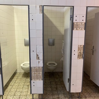 Marode Toiletten in der Weiherbergschule in Pforzheim