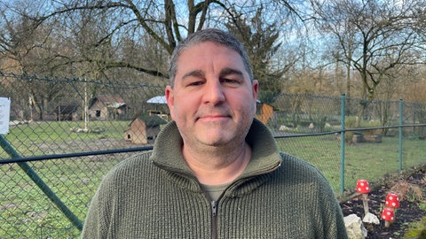 Christian Bender erlebt wegen der Vogelgrippe gerade unruhige Nächte. Er ist 1. Vorstand im Vogelpark in Östringen.