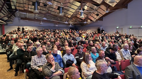 Mehr als 300 Besucher kamen vor der Bundestagswahl zum AfD-Wahlkampf in Remchingen.