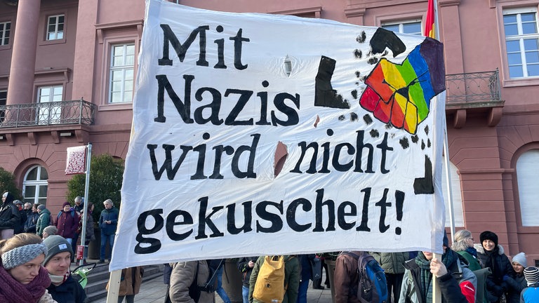 Tausende demonstrieren gegen die AfD in Karlsruhe