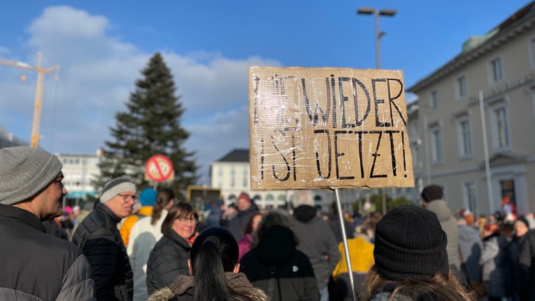 Tausende demonstrieren gegen die AfD in Karlsruhe