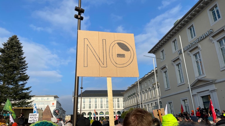 Tausende demonstrieren gegen die AfD in Karlsruhe