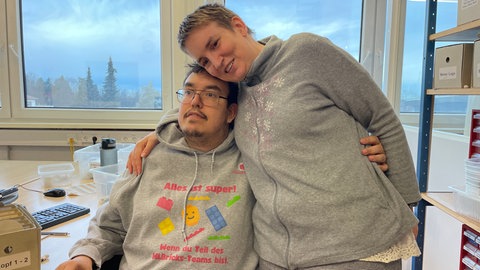 Neues Leben für alte Legosteine: In Pforzheim sichern Lego-Spenden Jobs für Menschen mit Handicap.