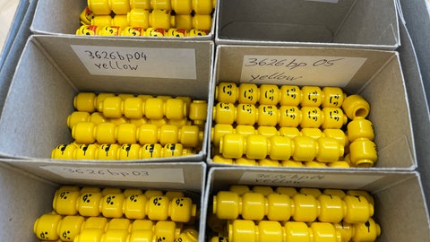 Neues Leben für alte Legosteine: In Pforzheim sichern Lego-Spenden Jobs für Menschen mit Handicap.
