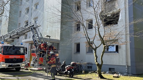 Das Feuer war in einem Wohnblock im Karlsruher Stadtteil Oberreut ausgebrochen