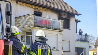 In einem Wohngebiet in Ötigheim brannte ein Einfamilienhaus.