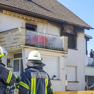 In einem Wohngebiet in Ötigheim brannte ein Einfamilienhaus.