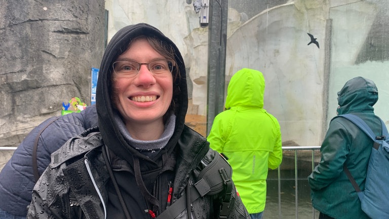 Eisbär-Baby für alle: Besucher im Zoo Karlsruhe dürfen nun den Eisbären sehen