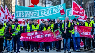Symbolbild: Lange haben die Mitarbeitenden im öffentlichen Dienst gestreikt. Jetzt kommt es zur Schlichtung.