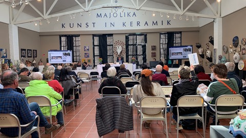 Nach über 100 Jahren ist Schluss: In der Majolika in Karlsruhe werden die letzten Keramikstücke versteigert.