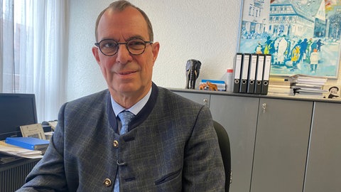 Oberbürgermeister Frank Schneider sucht nach einer Lösung für das Loch von Mühlacker (Enzkreis).