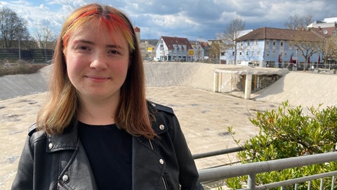 Amelie Köberle setzt sich in der Partei Liste Mensch und Umwelt für die Interessen von jungen Leuten in Mühlacker (Enzkreis) ein. Auch das Loch beschäftigt sie.