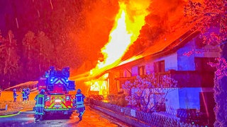 Im Kreis Calw ist am Samstagabend eine Scheune in Brand geraten. 