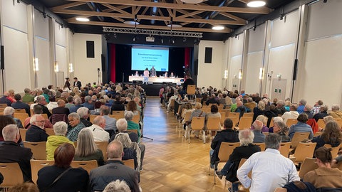 310 Menschen kamen zur Bürgerversammlung nach Baden-Baden-Oos