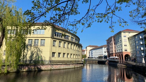 Die Enz in der Pforzheimer City.