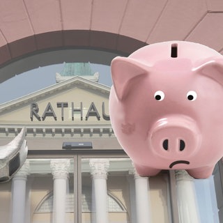 Collage aus Rathauseingang und Sparschwein