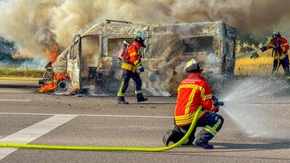 Brand eines Wohnmobils in Karlsruhe. Eine Person kam dabei ums Leben