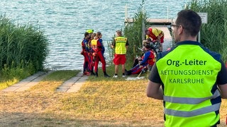 Im Philippsee in Bad Schönborn wurde am Donnerstagabend nach einem vermissten Mann gesucht