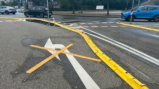 Leitschwellen und Bauzaun am Oststadtkreisel in Karlsruhe