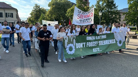 Friedensmarsch Srebrenica durch Karlsruhe