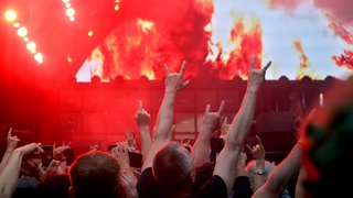 Fans bei einem Konzert der Band ACDC (Archiv).