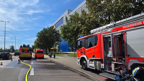 Brennendes Auto bei IKEA