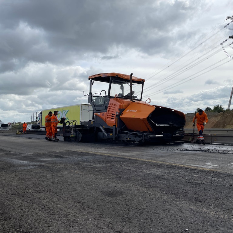 Fahrbahn der A8 bei Pforzheim wird saniert