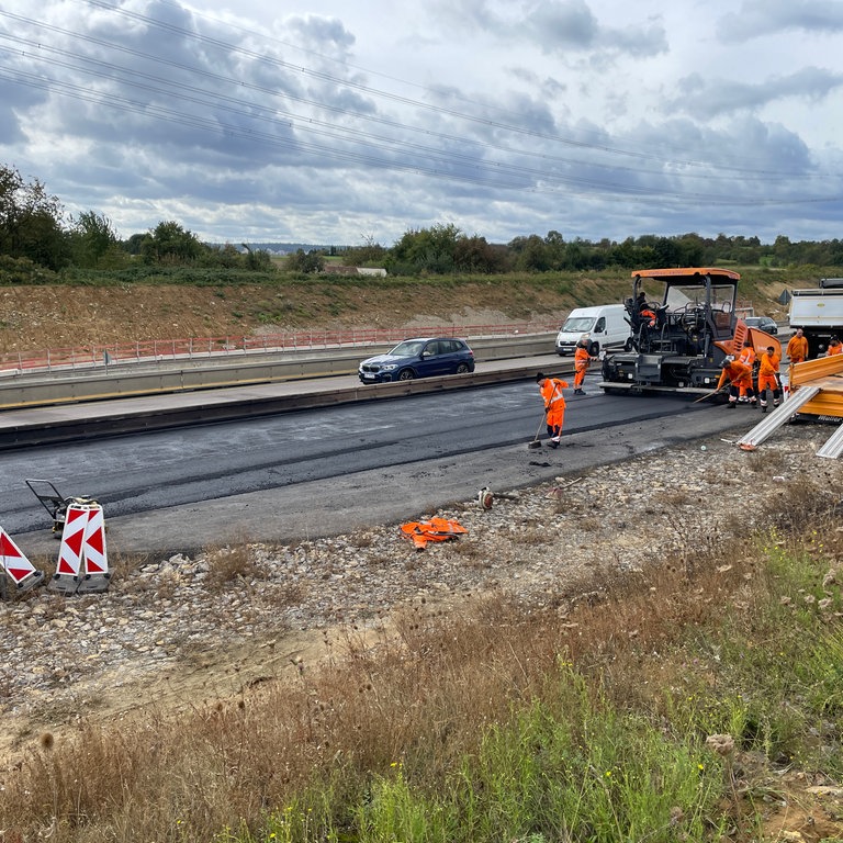 Fahrbahn der A8 bei Pforzheim wird saniert