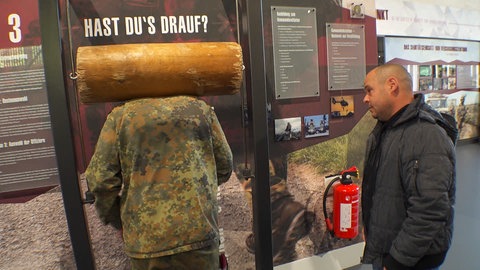 Oberstleutnant W. stellt einen Teil des sogenannten "Potenzialfeststellungsverfahren" des KSK nach.
