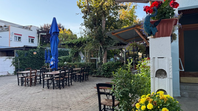 Der Außenbereich des Restaurants kann sich wieder sehen lassen. Vor einem Jahr war hier alles von Schlamm geflutet.