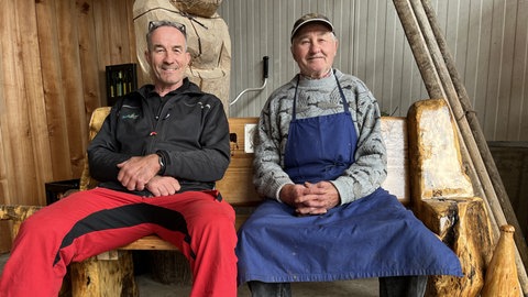 Harald Beideck (links) und Herbert Beideck haben den Fortbestand ihres Bauernhofs in Karlsruhe gesichert