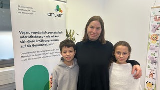 Für die COPLANT-Studie in Karlsruhe lassen sich Clemens Wittig, Friederike Wittig und Rebekka Wittig (v.l.n.r) durchchecken